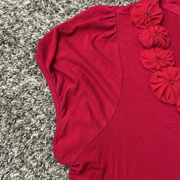Red Flower Top - Picture 3 of 6